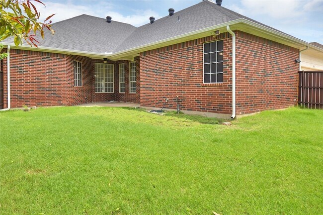 Building Photo - 2704 Oakland Hills Dr