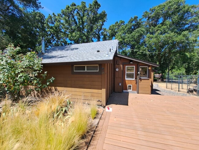 Building Photo - Living that Country Life in Napa - Close t...