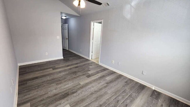 Building Photo - 385 Brookview Dr