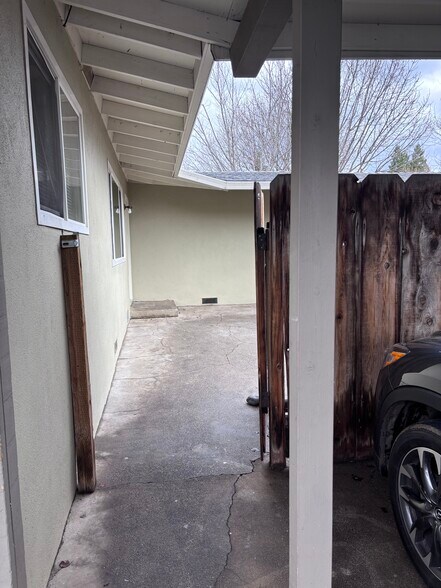 Building Photo - 139 W Lassen Ave