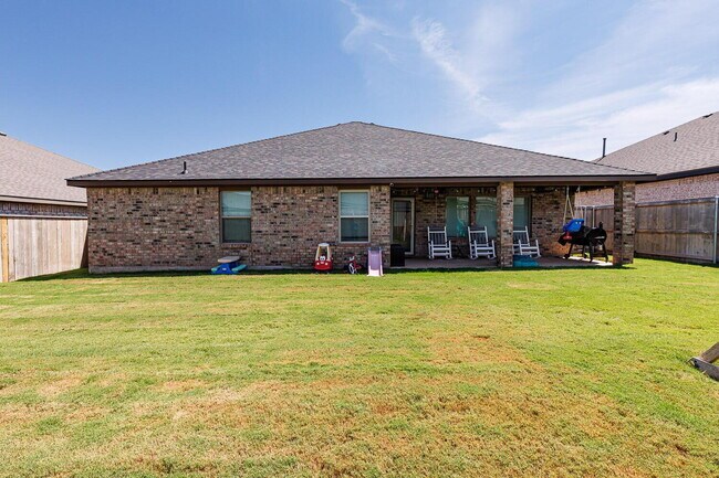 Building Photo - Spacious 4 Bed, 2 Bath Home in Abbey Glen w/ Liberty High School Feeder Pattern!