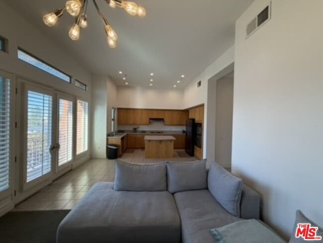 Building Photo - 150 S San Fernando Blvd