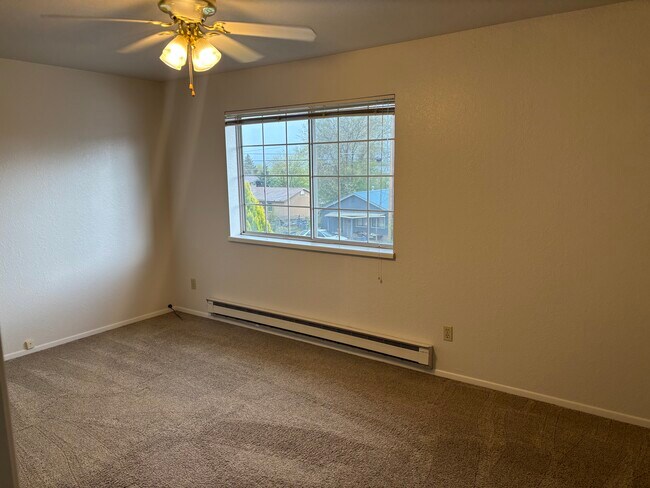 Master Bedroom - 346 S Elm St