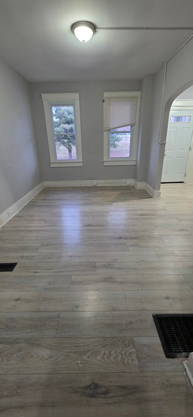 Building Photo - 2329 Windsor Ave