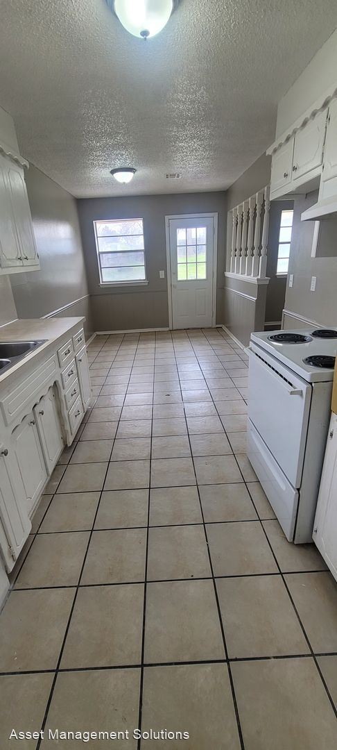 Building Photo - 5 br, 2 bath House - 4908 Shalimar Drive