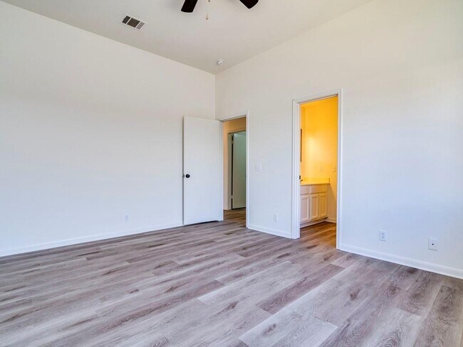 Building Photo - 223 Evergreen Cir