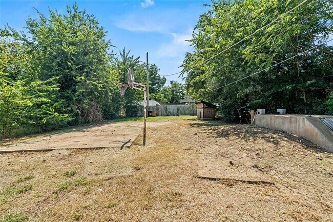 Building Photo - 2136 SW 23rd St