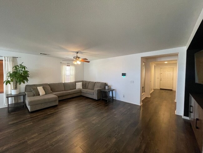 Building Photo - Lancaster 3 Bedroom + 2 Bathroom