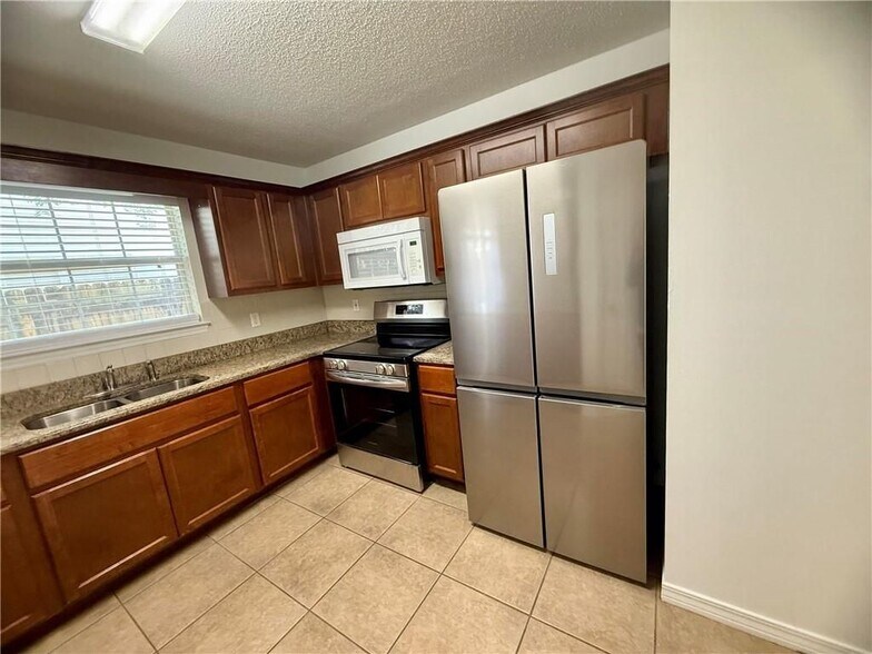 Building Photo - 106 Northchase Ct