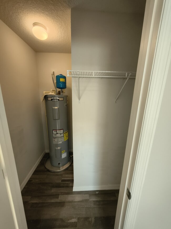 Building Photo - 275 Hyacinth Ct