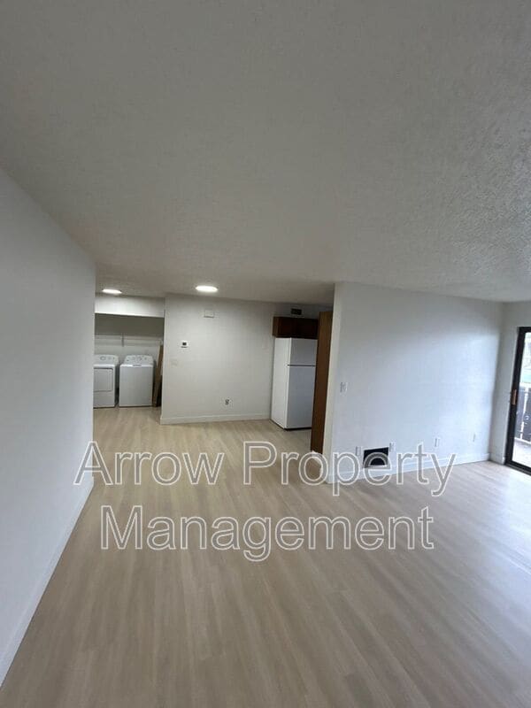 Building Photo - 203 E Arbor Ave