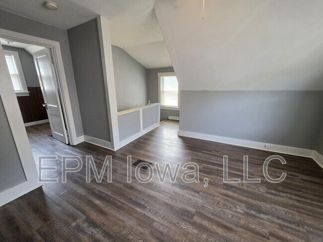 Building Photo - 1212 Forest Ave