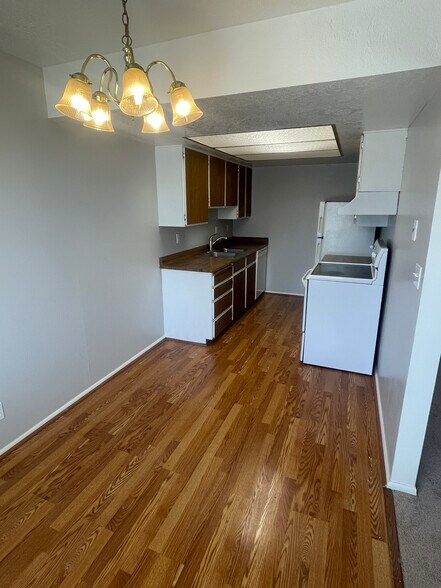 Building Photo - 1637 Avalon Rd