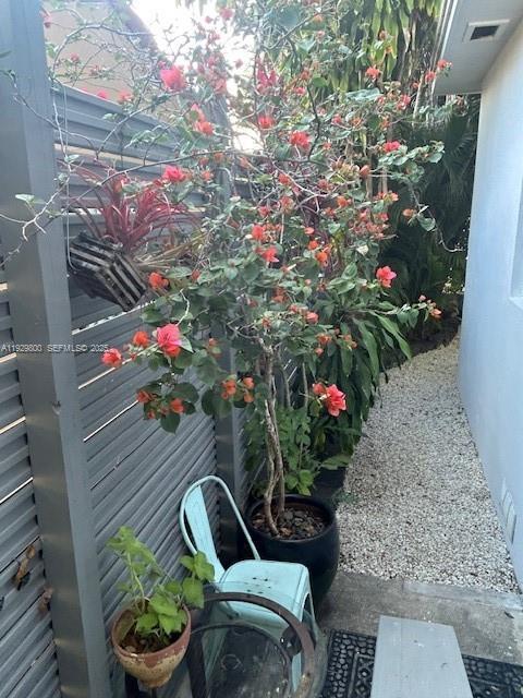 Building Photo - 2 NE 44th St