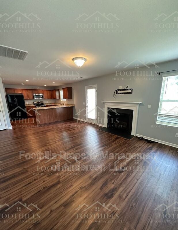 Building Photo - 123 Traditions Blvd