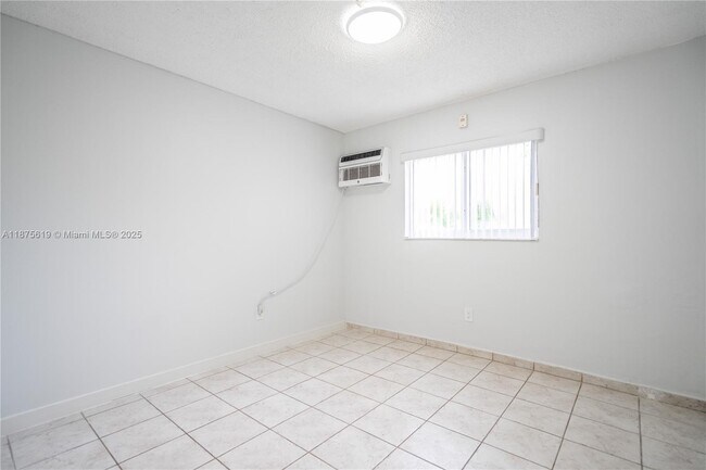Building Photo - 6650 Miller Dr