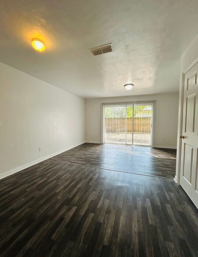 Building Photo - 3427 SW 28th Terrace