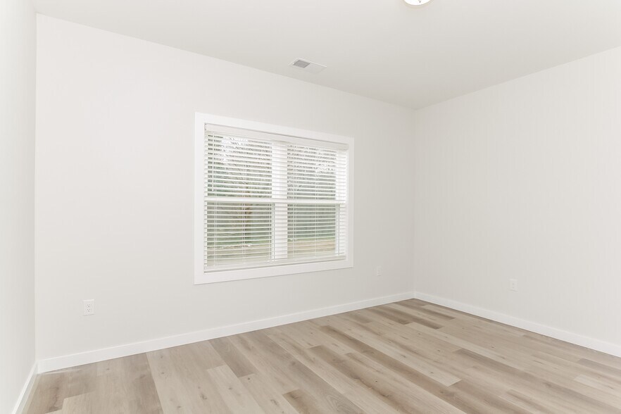 Building Photo - 2309 Newland Rd