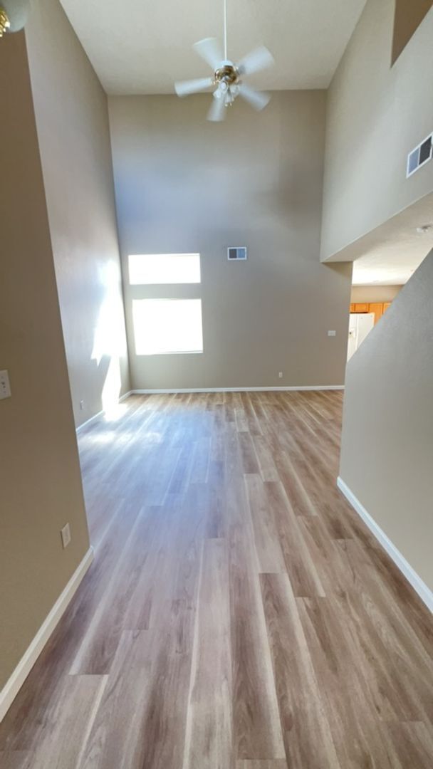 Building Photo - Beautiful 4 Bedroom 2.5 Bath home in the Vista Del Norte Subdivision