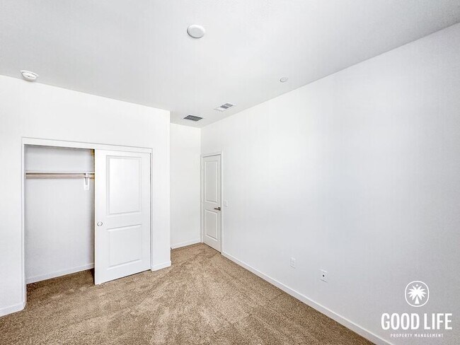 Building Photo - 7006 Solara Wy