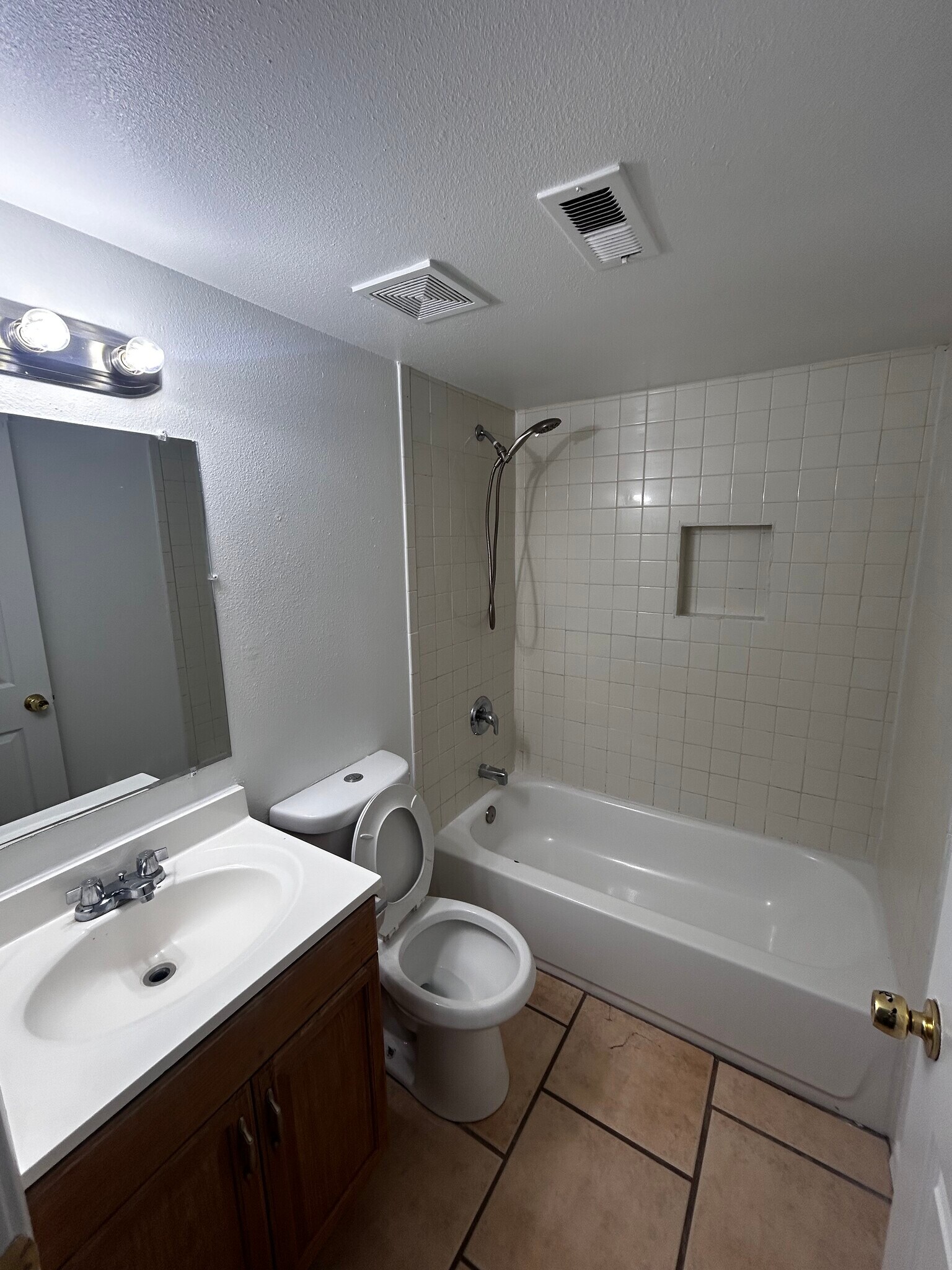 Building Photo - 309 Columbia Dr SE