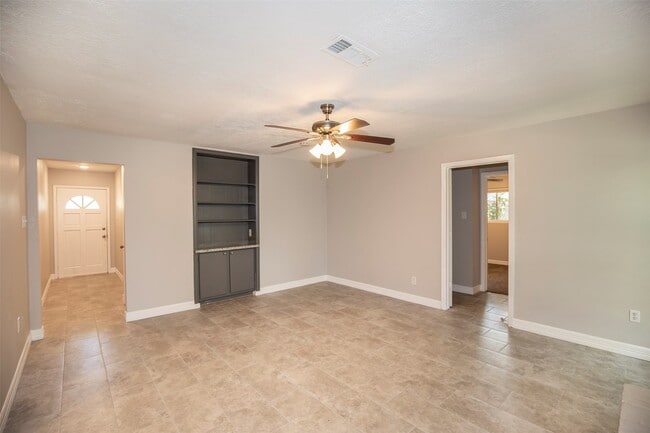 Building Photo - 802 Wavecrest Ln