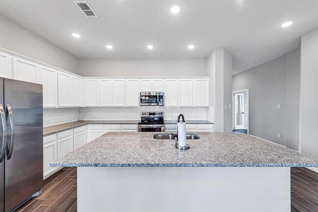 Building Photo - 2410 Blazing Star Dr