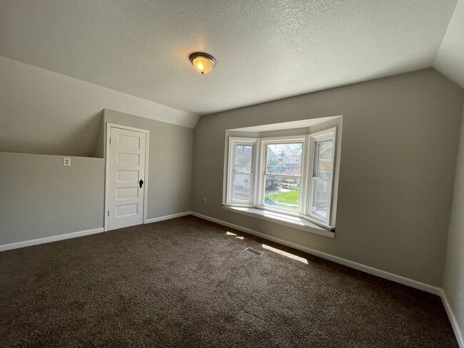 Building Photo - 640 Nesslewood Ave