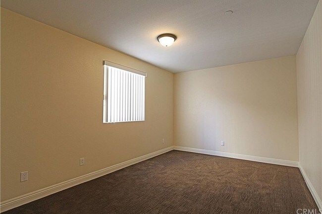 Building Photo - 343 E 37th St