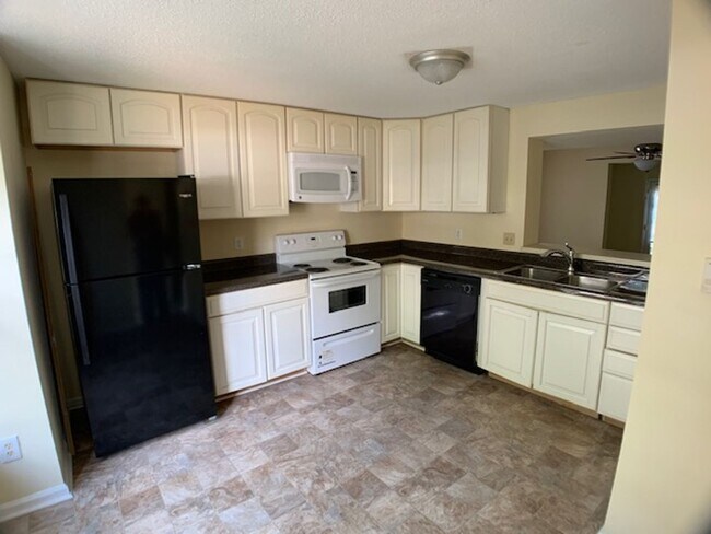 Building Photo - SARA1806