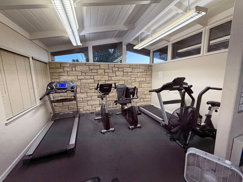 Building Photo - 1636 Marina Ct
