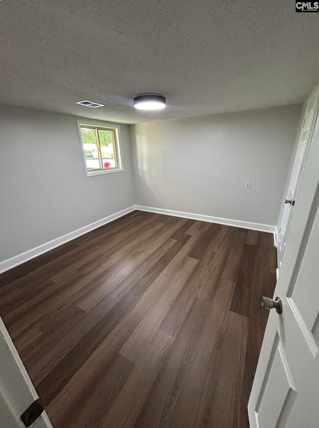 Building Photo - 236 Cardinal Dr