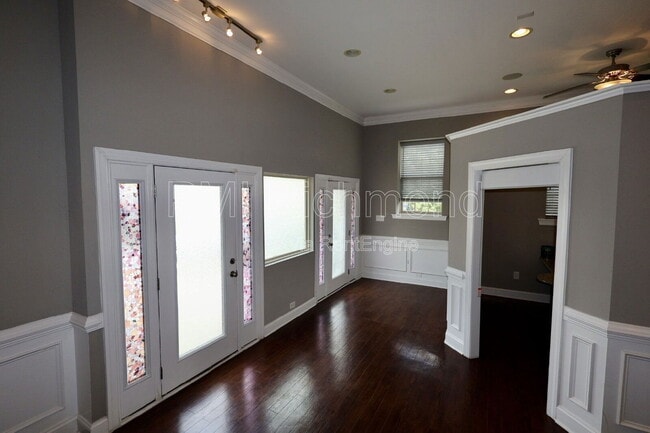 Building Photo - 6924 Swanhaven Dr