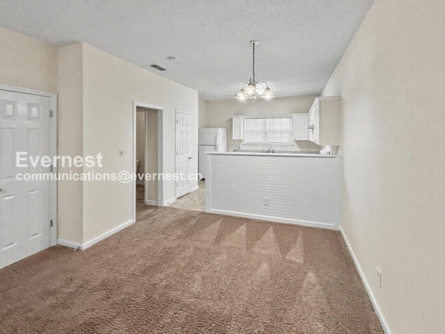 Building Photo - 3 Bed, 1.5 Bath Townhome with Fenced Yard / Pet-Friendly / Coming Soon!