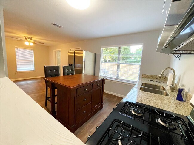 Building Photo - 3627 Keeland St