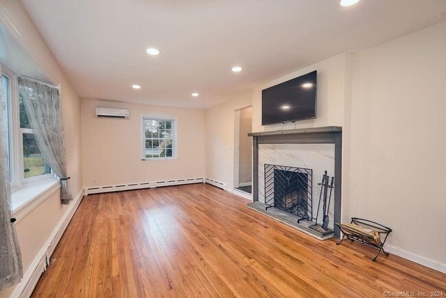 Building Photo - 4 Fermily Ln