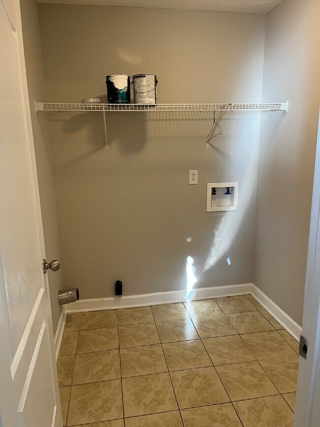 Building Photo - 3241 Hardwood Dr