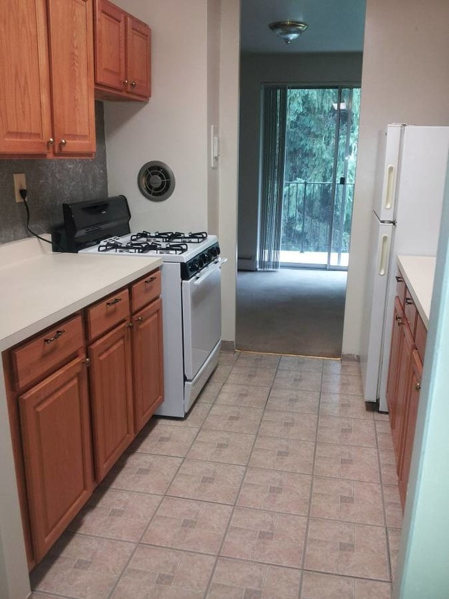 Lafayette Plaza Apartments 3201 E Market St York PA 17402 Apartment