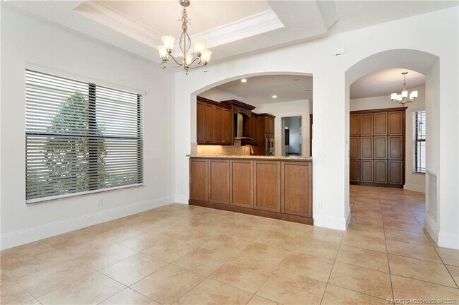 Building Photo - 255 Calmo Cir