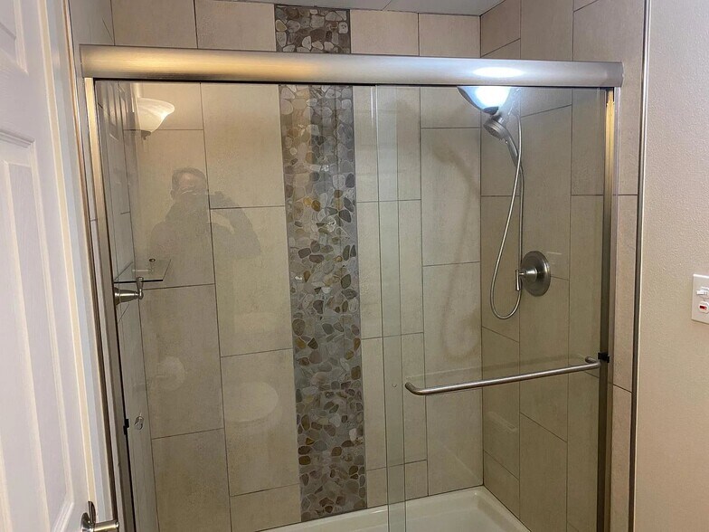 Building Photo - 300 Columbia Point Dr