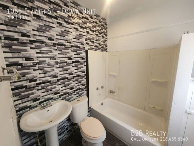 Building Photo - 1065 E 77th St