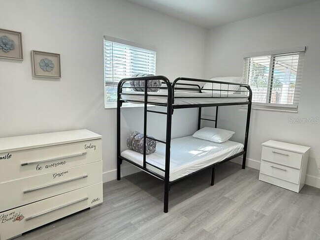 Building Photo - 4026 Indianapolis St NE