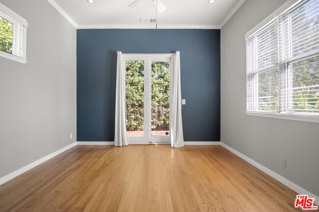 Building Photo - 6218 Balcom Ave