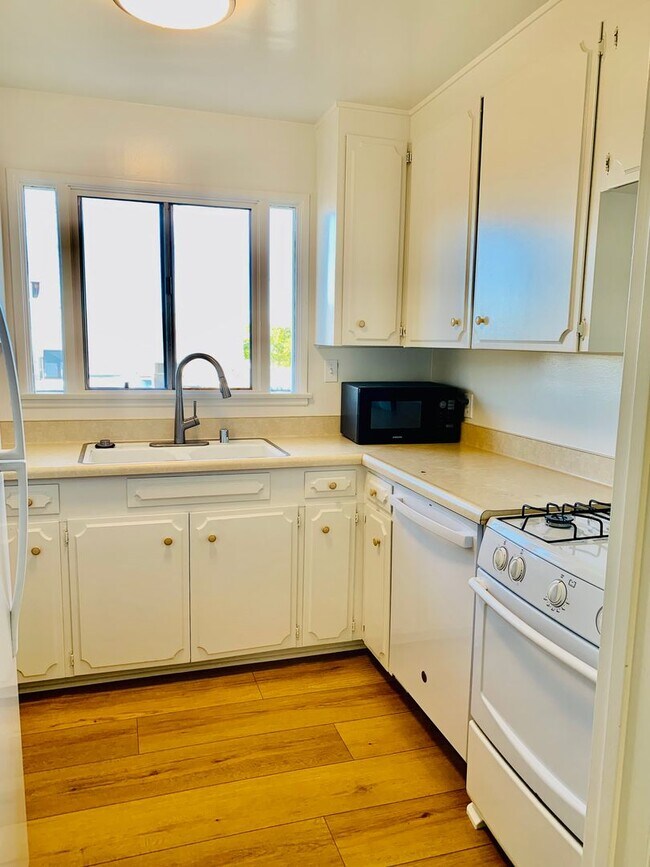 Building Photo - SCH217