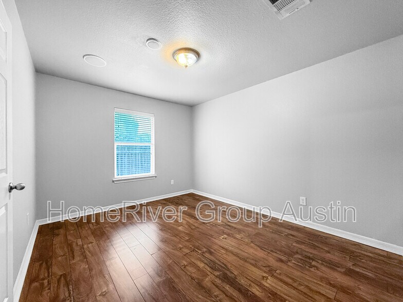 Building Photo - 4235 Fairmeadow Dr