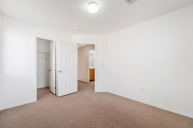 Building Photo - Modern Comfort in the Heart of Coronado Ranch!