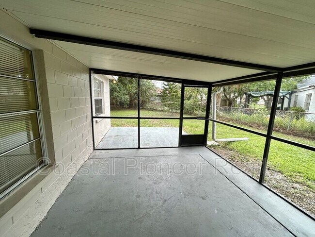 Building Photo - 5723 Kneeland Ln