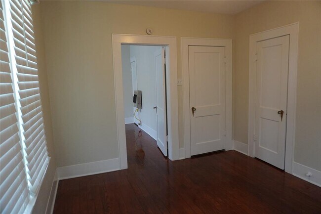Building Photo - 4728 Avenue R 1/2