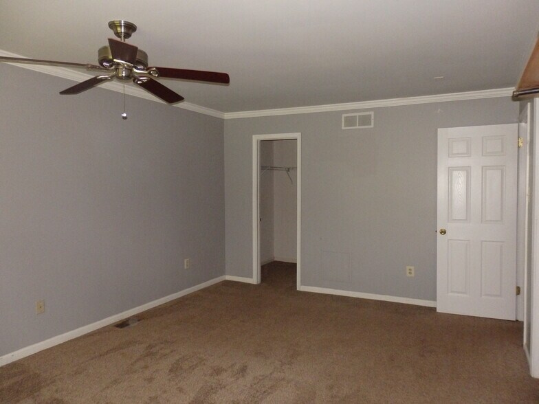 Building Photo - 4574 Louise Saint Claire Dr