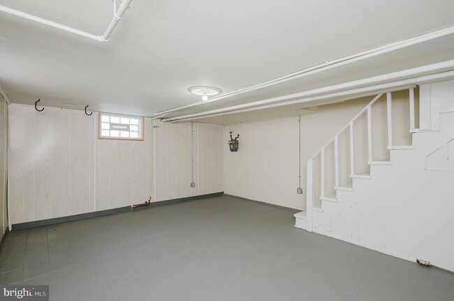Building Photo - 317 Arden Rd W